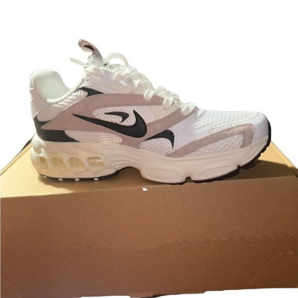 NWT Nike Zoom Air Fire trainers in white and diffused taupe - Picture 4 of 5